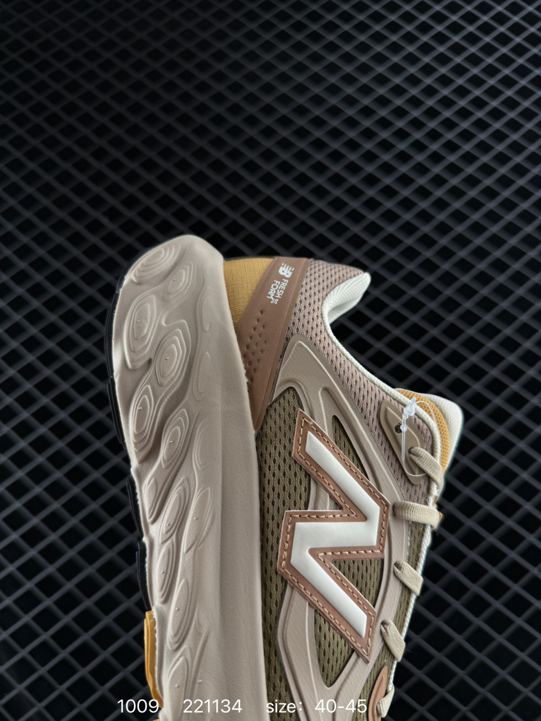 NB Ganni x New Balance NB Fresh Foam ”TRAINER UTRNGA Silver Metallic“